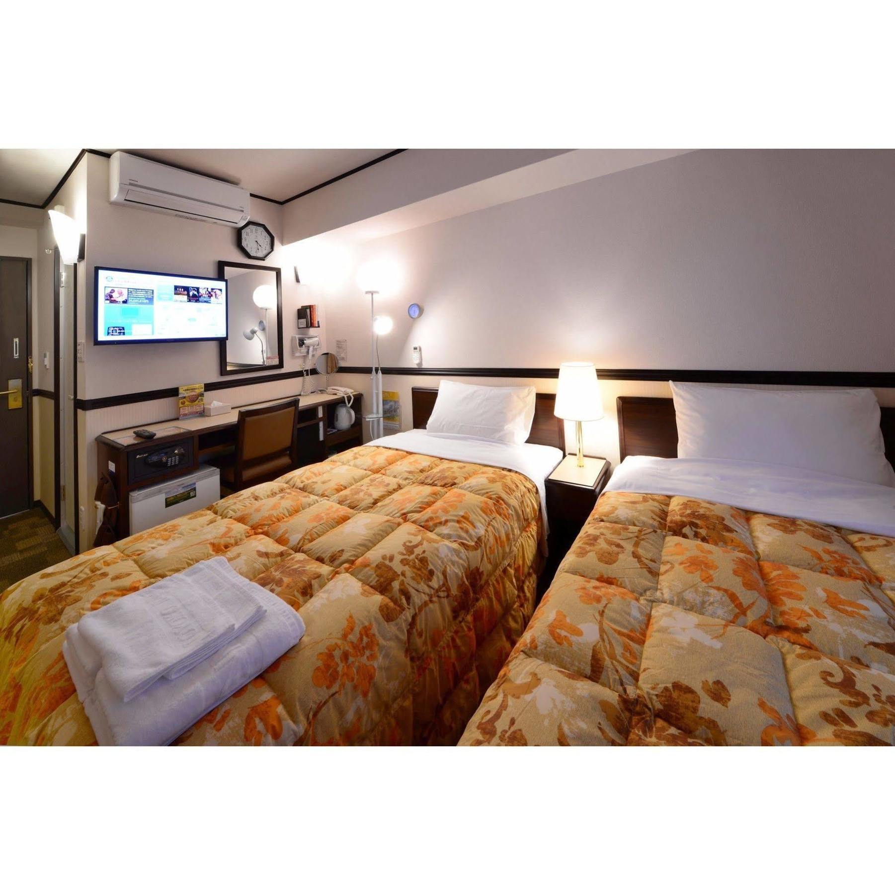 Toyoko Inn Nagoya-Eki Sakuradori-Guchi Honkan Exterior photo
