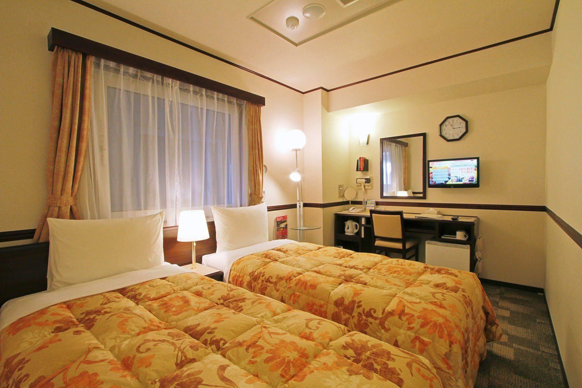 Toyoko Inn Nagoya-Eki Sakuradori-Guchi Honkan Exterior photo